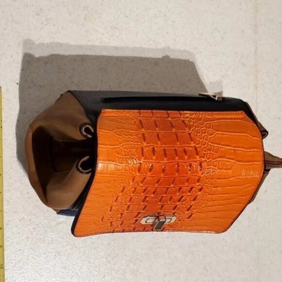 Women's Unique Vintage faux Crocodile PURSE - Mint Clean - Save $ - Picture 3 of 8